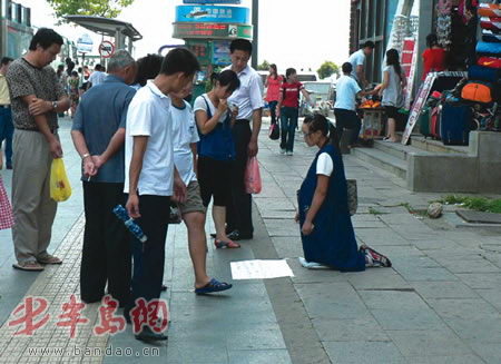 "昨天下午,市民张女士拨打本报热线